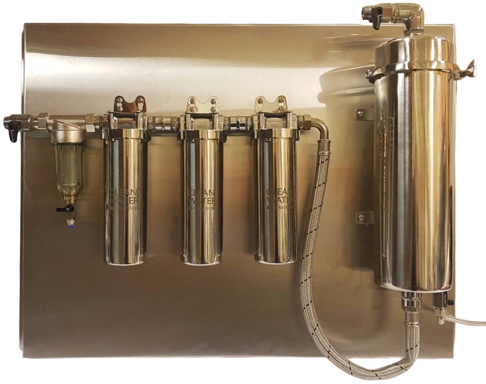 Vannrenseanlegg bestående av: Prefilter + 3 kammer og PVDF filter